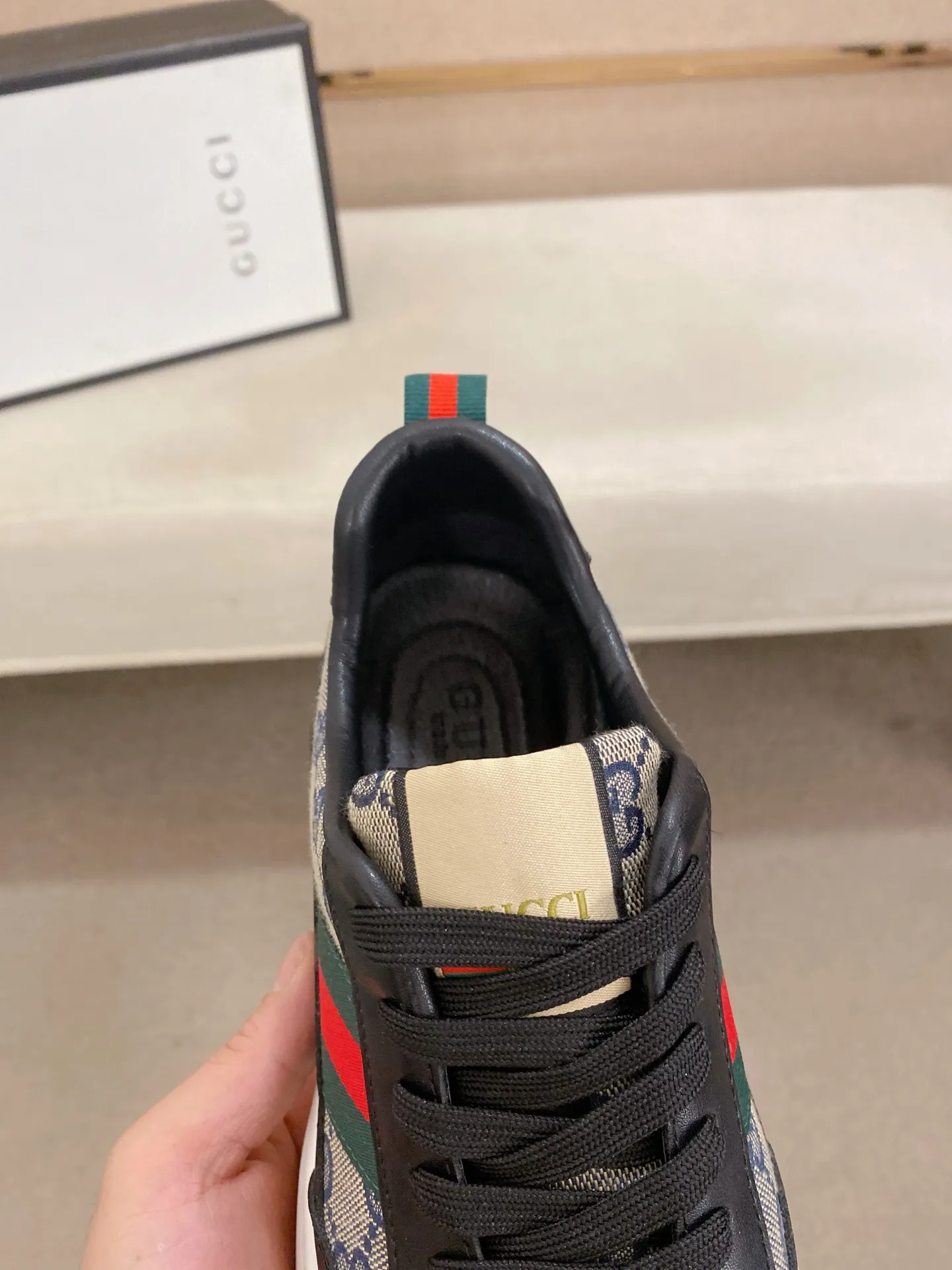Men's shoes 💰 462💰The new GUCCI (Gucci) counters are launched simultaneously. The new men's shoes, 😘fabrics are selected from imported cowhide, and the lining is sheepskin lining. 👍🏿 High-end ☄️ air-cushion molded anti-slip rubber outsole, exquisite lines, simple and elegant, comfortable and high-end for leisure travel. Code number: 38 to 44 (45 can be customized and cannot be returned or exchanged)
